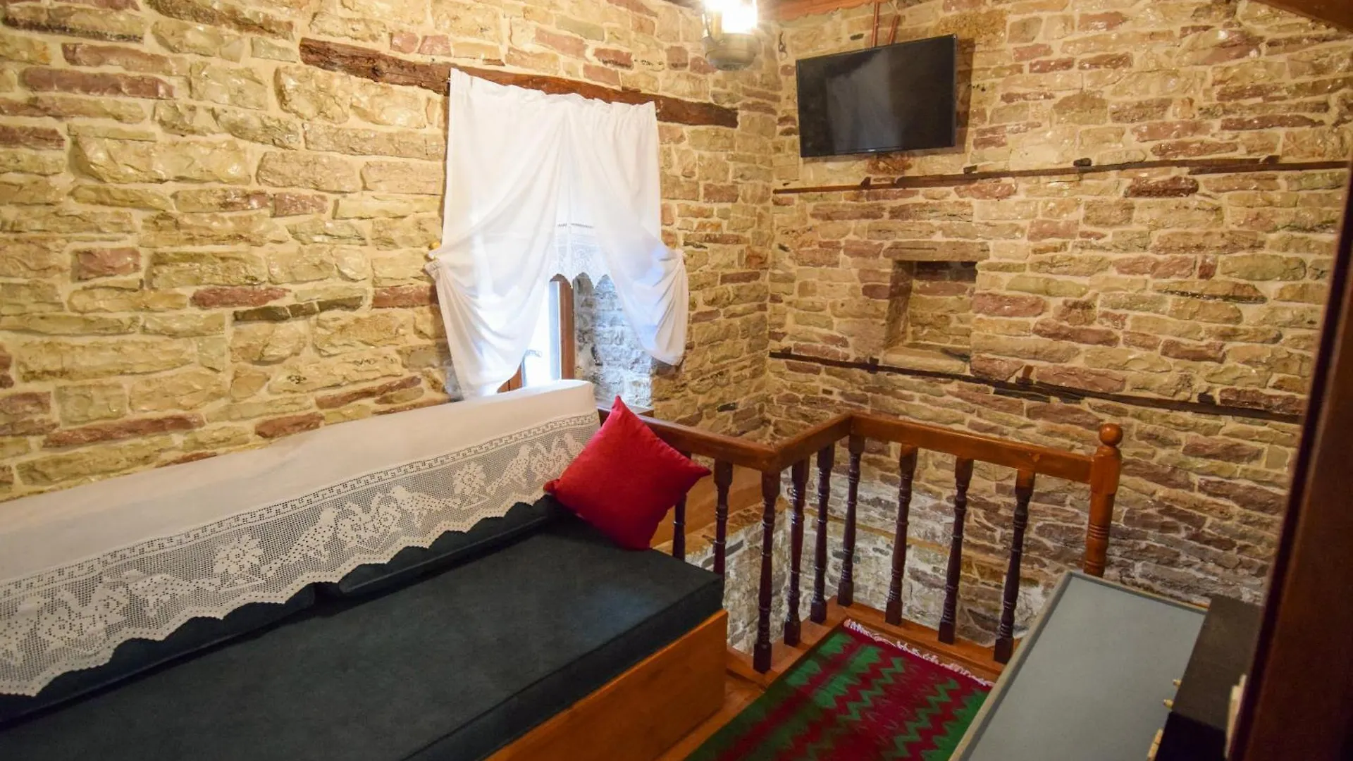 Aqueduct Inn Gjirokaster 0*,  Albania