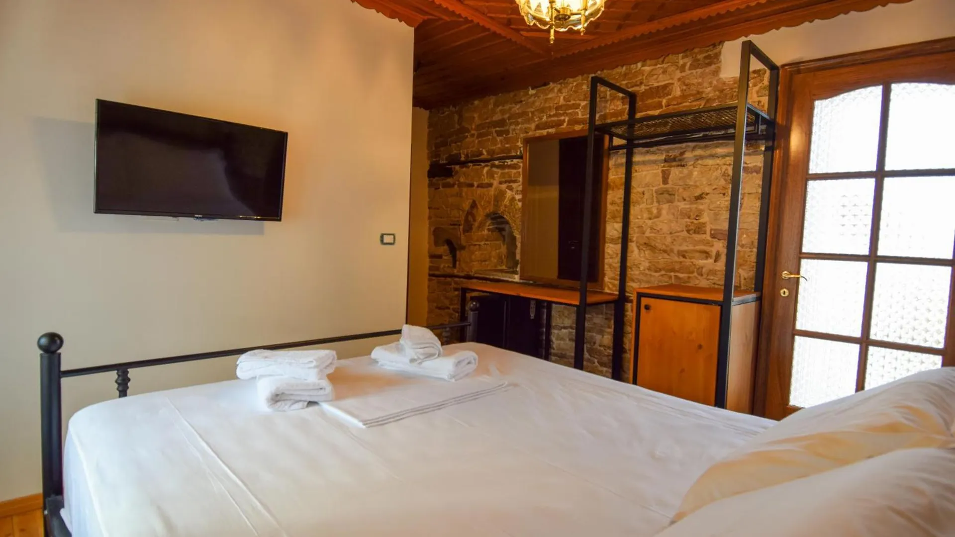 Aqueduct Inn Gjirokaster Hotel