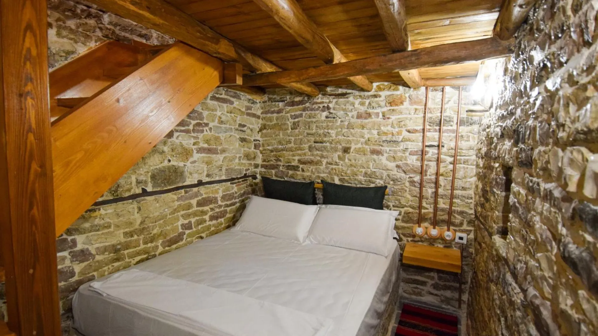 Aqueduct Inn Gjirokaster Hotel